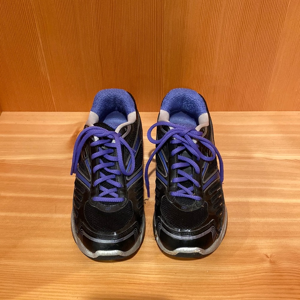 Sketcher “tone up” walking shoes. Size 6